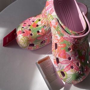 CROCS Vera Bradley Pink rain forest NWT sz 7